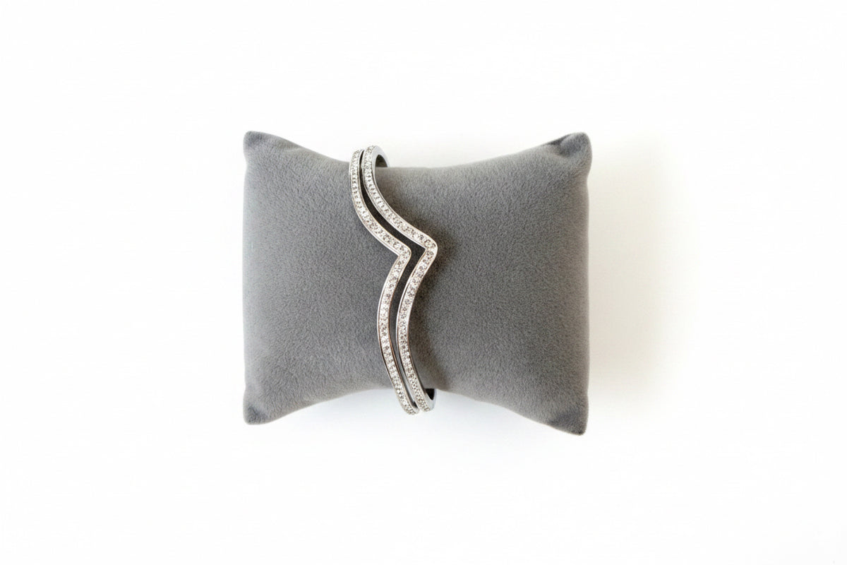 V Dymonte silver bangle ￼