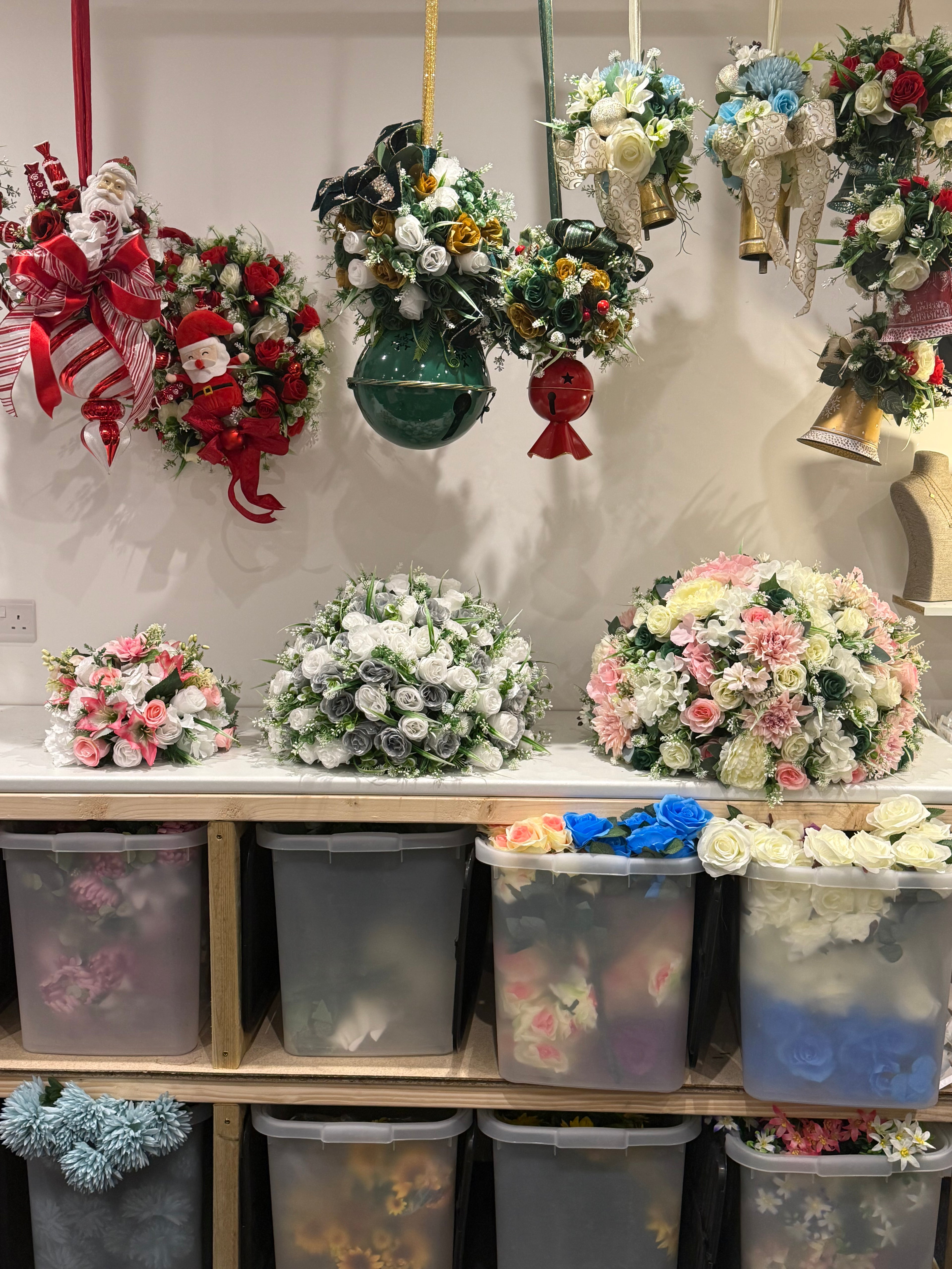 Deluxe poseys small / medium or large  made bespoke ￼