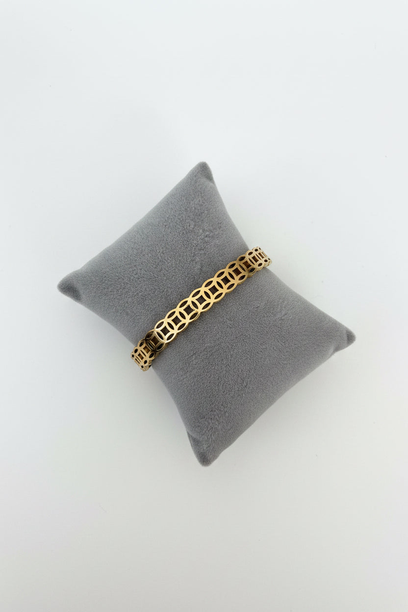 Intricate gold bangle ￼