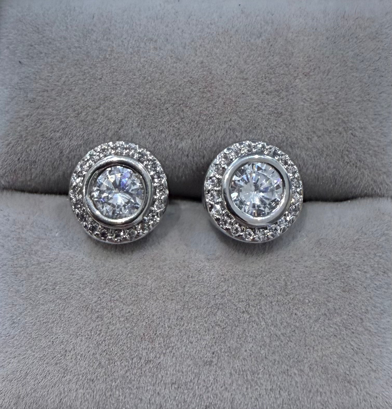 Round Dymonte stud earrings  ￼