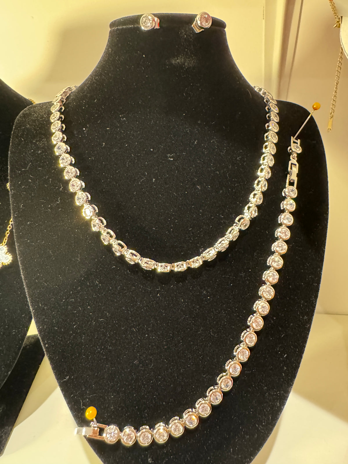 Stunning Dymonte tennis set