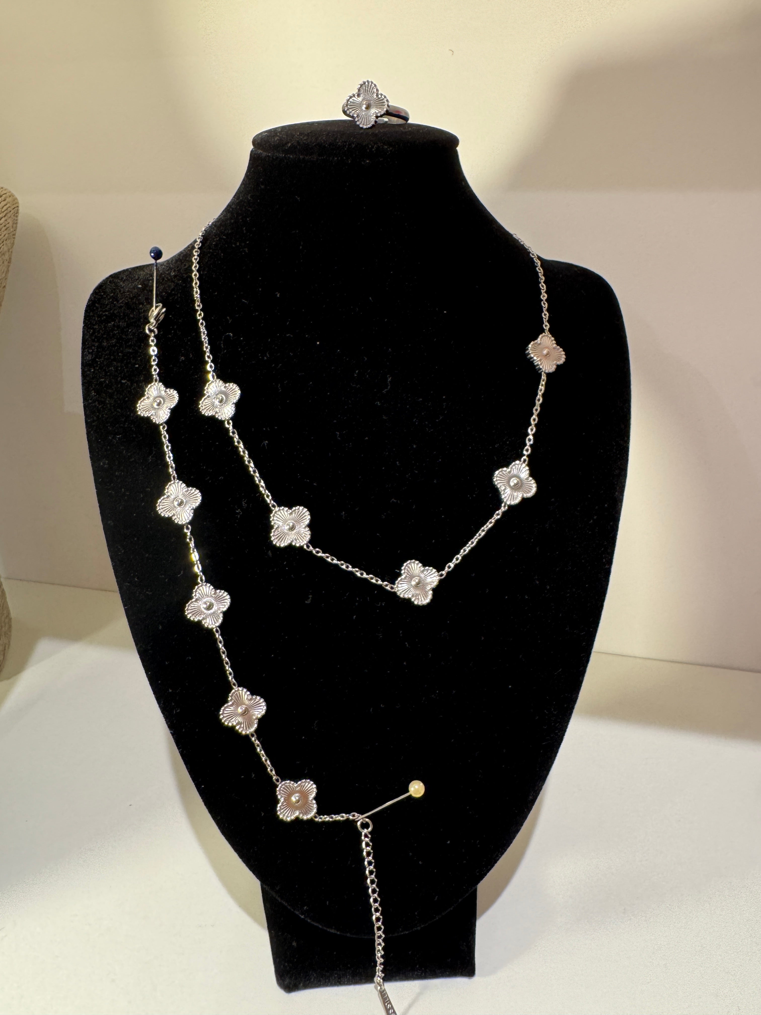 Silver clover set